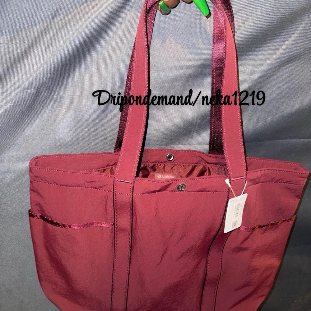 Lululemon Daily Multi-Pocket Tote Bag 20L- Burgundy Bay - Picture 3 of 11
